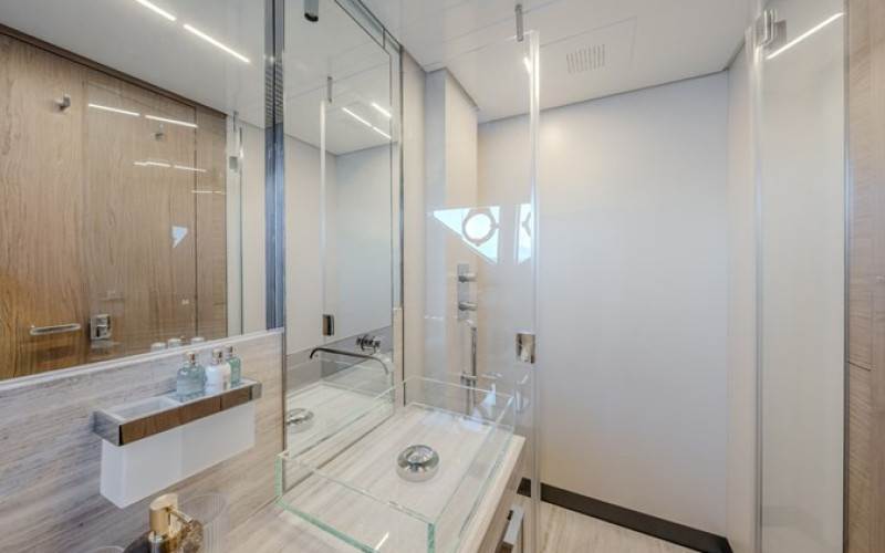 FERRETTI YACHTS 920 PIOLA