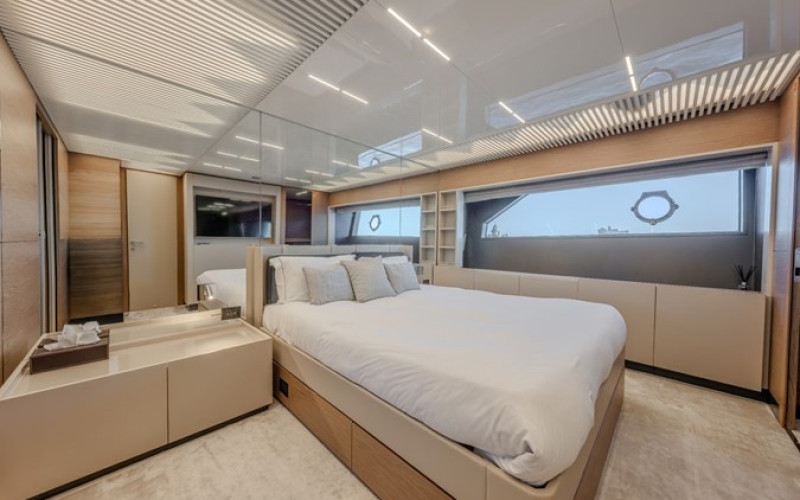 FERRETTI YACHTS 920 PIOLA