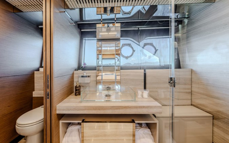 FERRETTI YACHTS 920 PIOLA