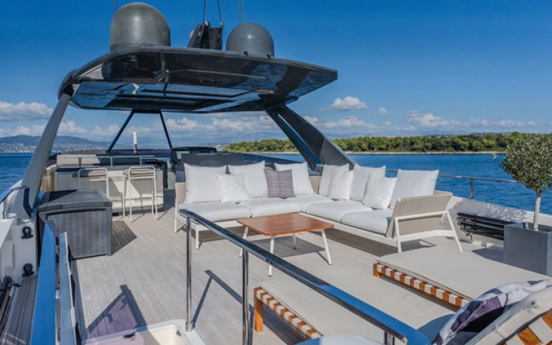 FERRETTI YACHTS 920 PIOLA