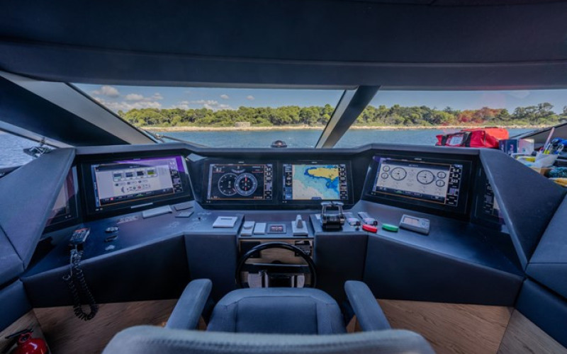 FERRETTI YACHTS 920 PIOLA