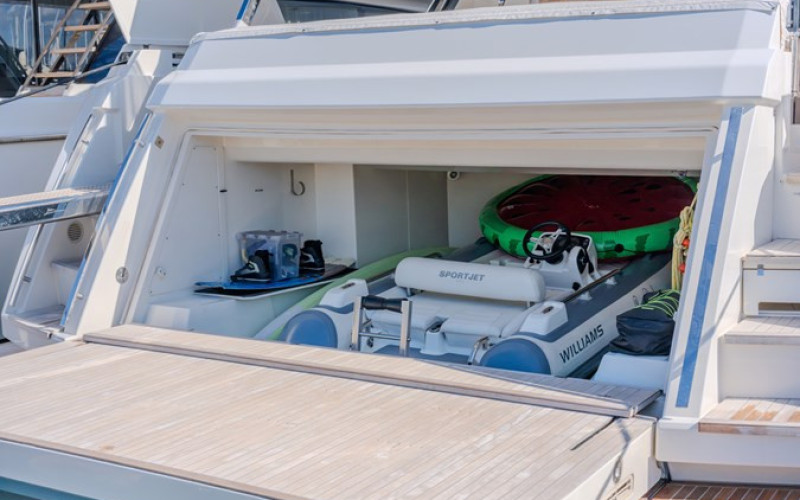 FERRETTI YACHTS 920 PIOLA
