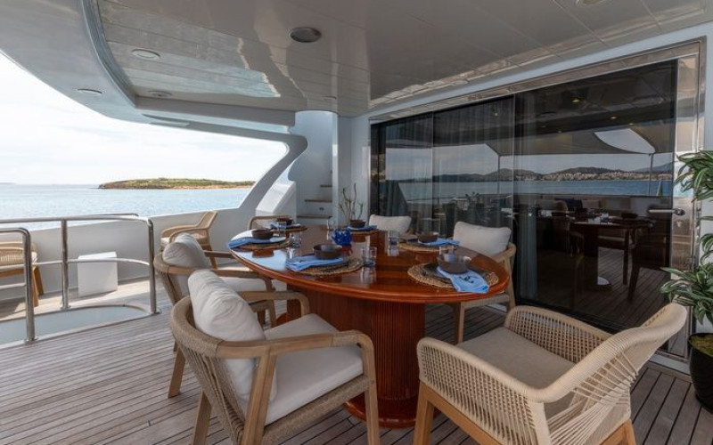 CBI NAVI 32 M M/Y LADY MALAK