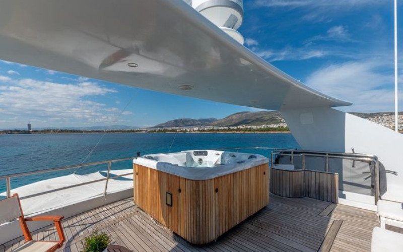 CBI NAVI 32 M M/Y LADY MALAK