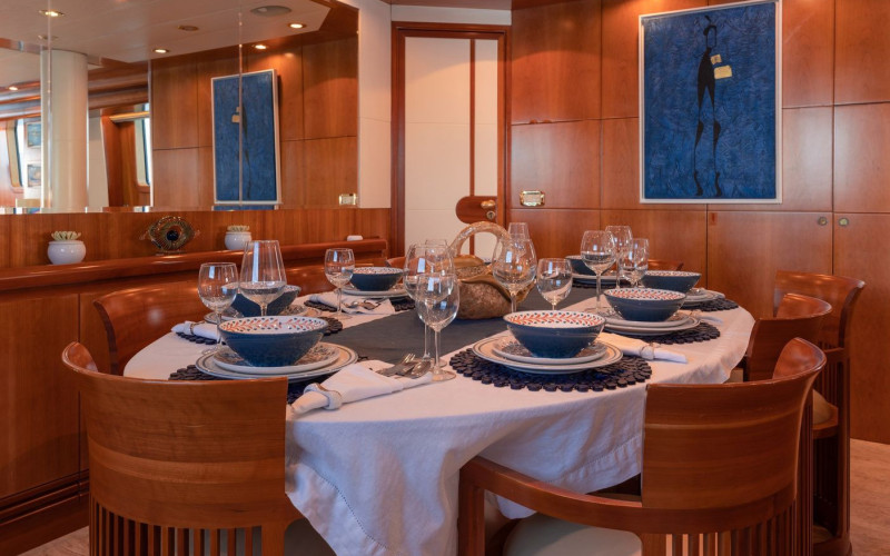 CBI NAVI 32 M M/Y LADY MALAK