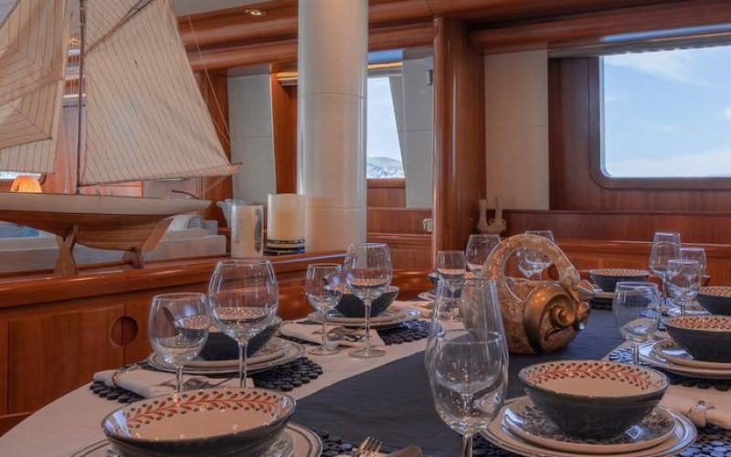 CBI NAVI 32 M M/Y LADY MALAK