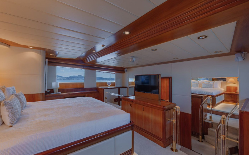 CBI NAVI 32 M M/Y LADY MALAK