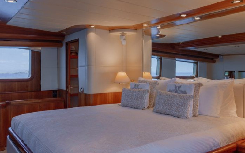 CBI NAVI 32 M M/Y LADY MALAK