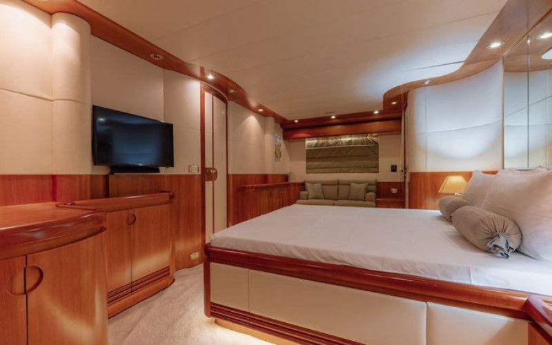 CBI NAVI 32 M M/Y LADY MALAK