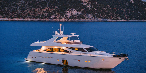 FERRETTI YACHTS 830 MAYBE NOT