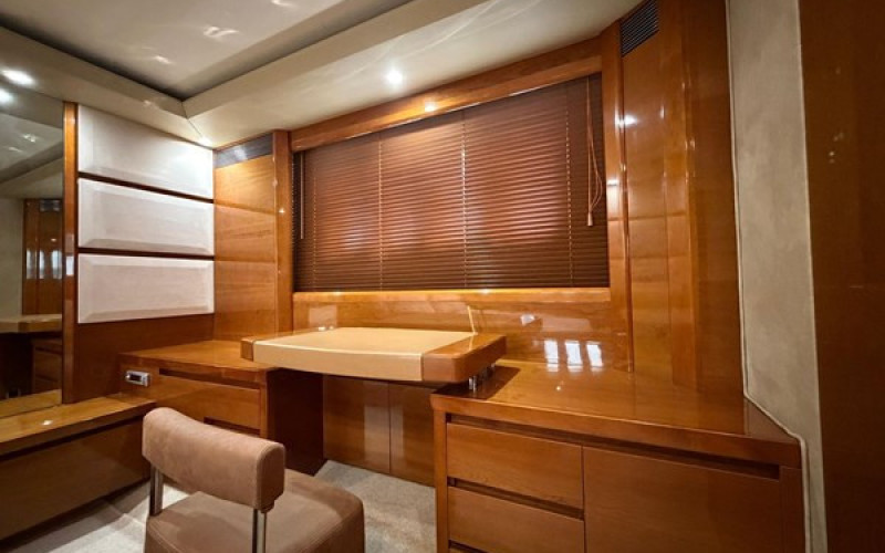 PRINCESS YACHTS V70 GALAXY 2