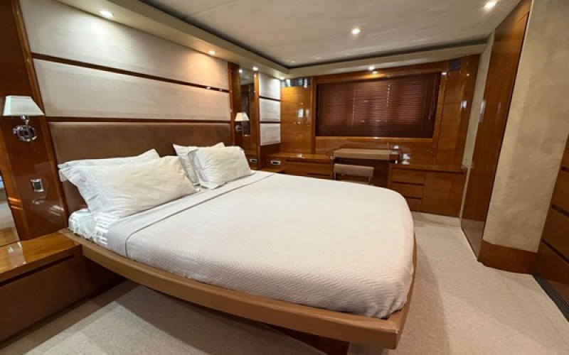 PRINCESS YACHTS V70 GALAXY 2
