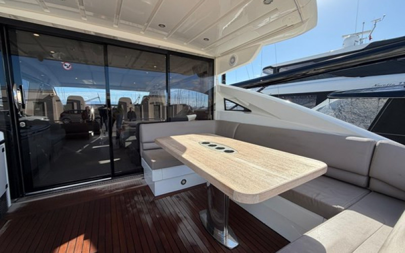 PRINCESS YACHTS V70 GALAXY 2